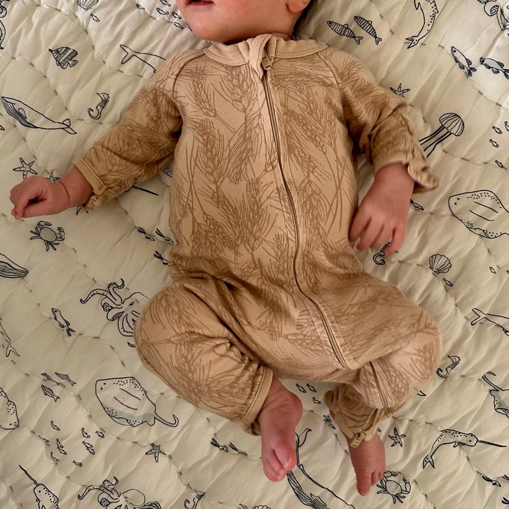 Goumi kids wheat footie onesie NB